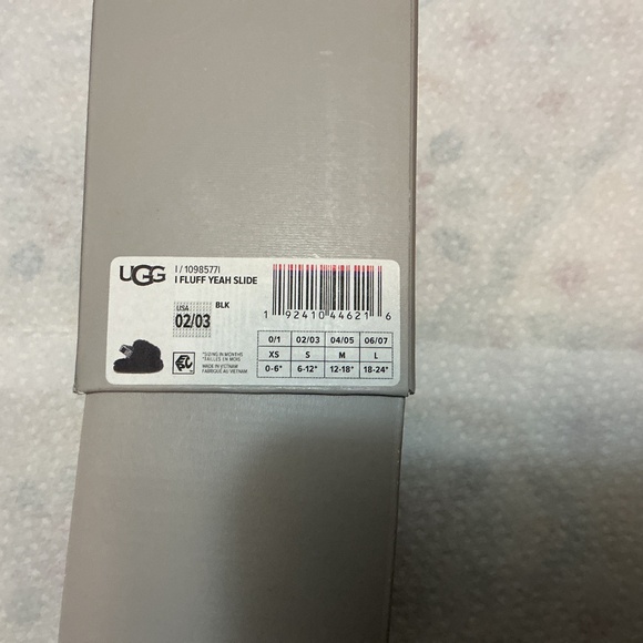 Uggs 1 fluff yeah slide - Picture 3 of 5